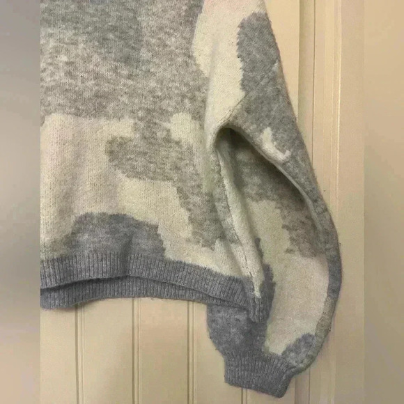 Adorable soft blue and white Debut sweater ladies size Small - Picture 3 of 6